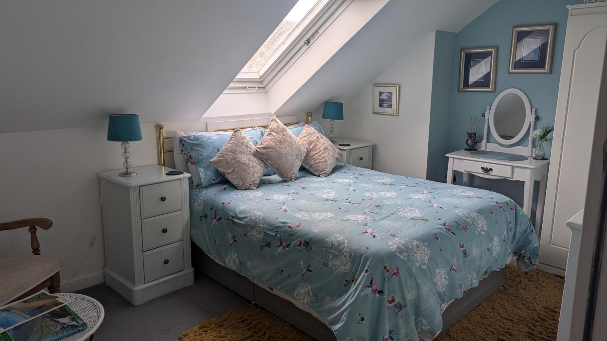 Village Life- Private Attic Suite - Living Room, Bedroom And Bathroom Newtown St Boswells Luaran gambar